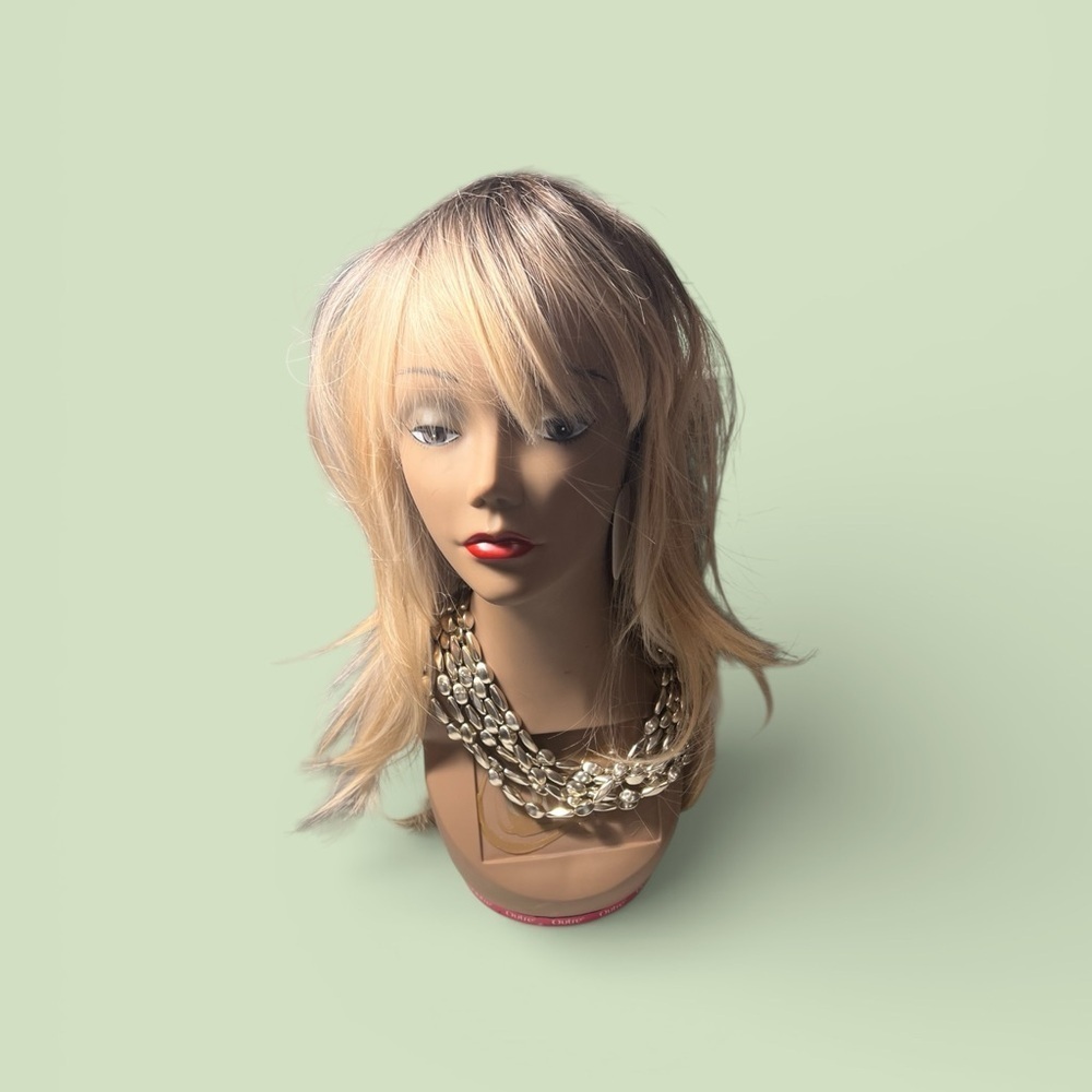 Long Layered Wavy Wig – Blonde with Dark Roots | Synthetic New - Picture 3 of 7